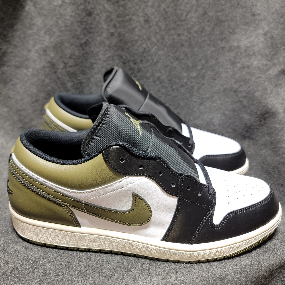 Nike Men's Black and White Sneakers